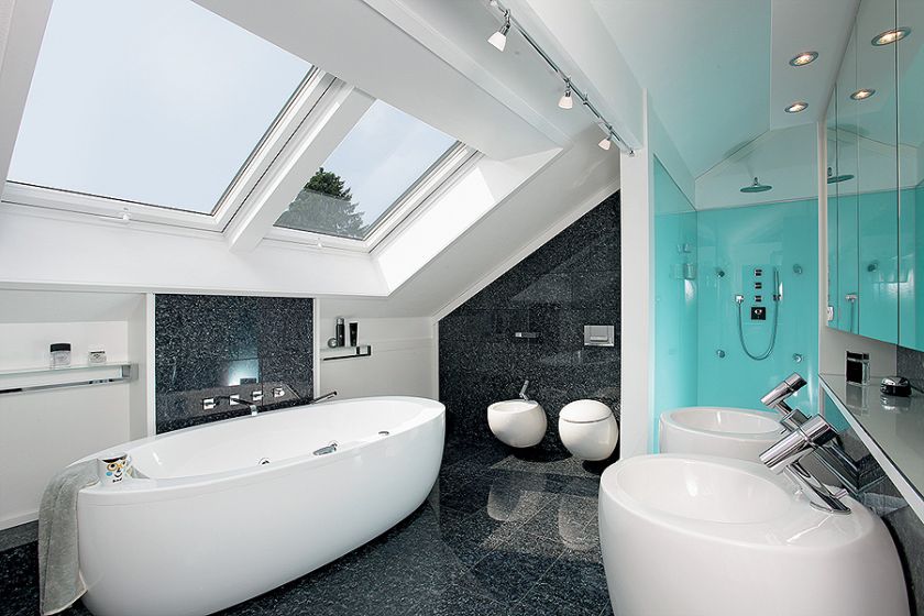 Na oknie przy wannie będzie zbierała się woda, dlatego powinno mieć wentylację, ROTO