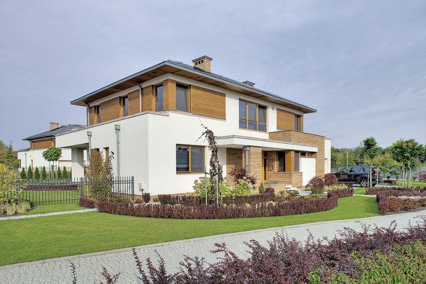 Nieduże osiedle przypomina amerykańskie ulice z identycznymi willami po obu stronach: budynki sa cofniete od