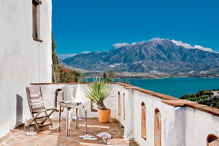 Niektóre mury pamietają zapewne czasy Maurów.