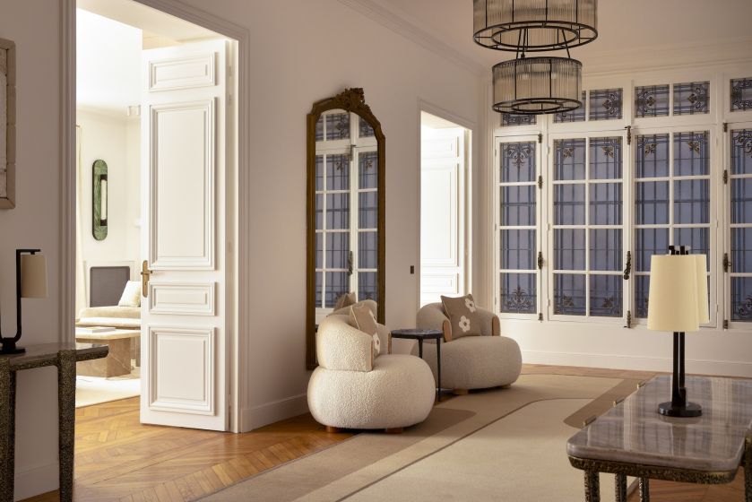 kącik wypoczynkowy w holu