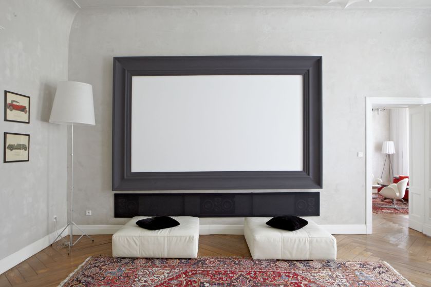 Myślisz pałac , widzisz stiuki, antyki, kandelabry. Tu po stawiku pływają gęsi garbonose, a z antykami