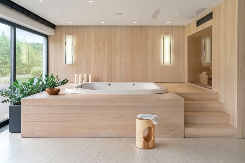 nowoczesna łazienka z drewnem