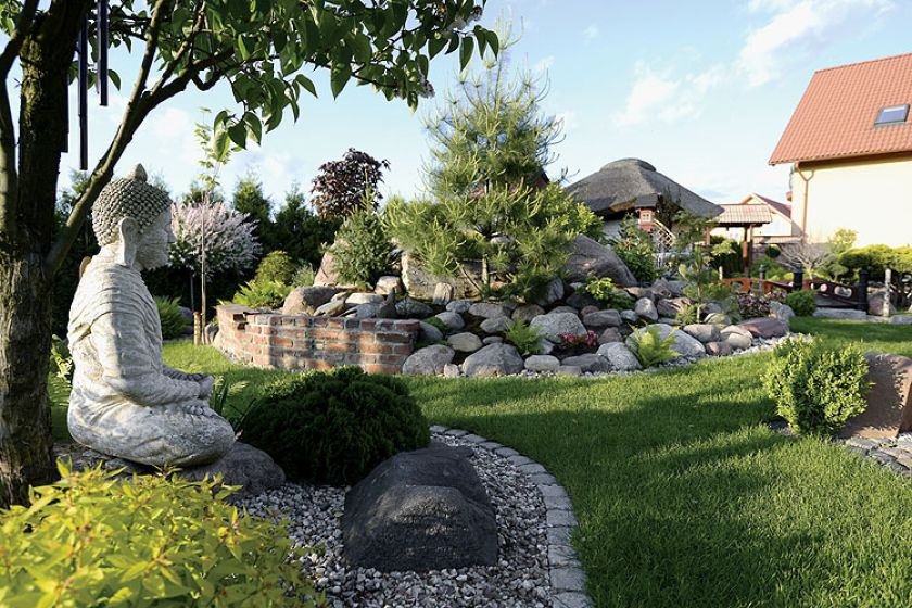 Ogród japoński - pomysł nie jest dla narwańców. Potrzeba mnóstwo cierpliwości, by rzecz doprowadzić do końca.