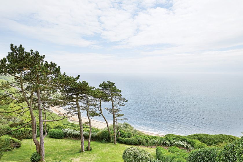 Ogród właścicielka urządziła na wzór japońskich ogrodów i parków: dominują w nim harmonia i porządek.