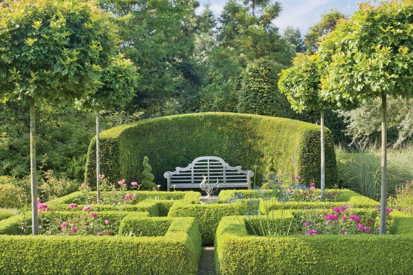 Czy klomby kwiatów we wszystkich barwach tęczy pasują do nowoczesnego domu