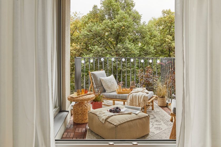 okno balkonowe w bloku