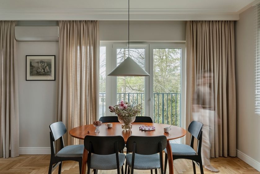 okno balkonowe w bloku