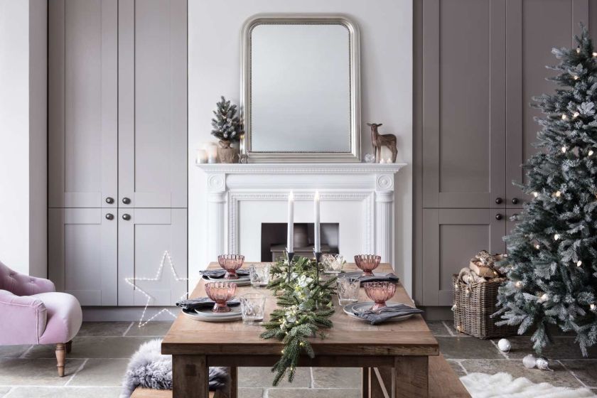 Leśny stół na święta, aranżacja Lights4fun.co.uk