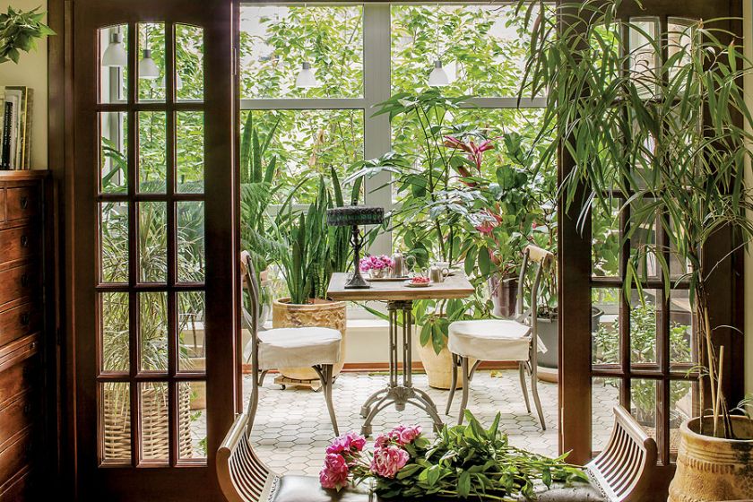 Panuje tu harmonia, która wynika z doskonałych proporcji: otwarta przestrzeń, wielkie okna, wysokość – ponad trzy metry.