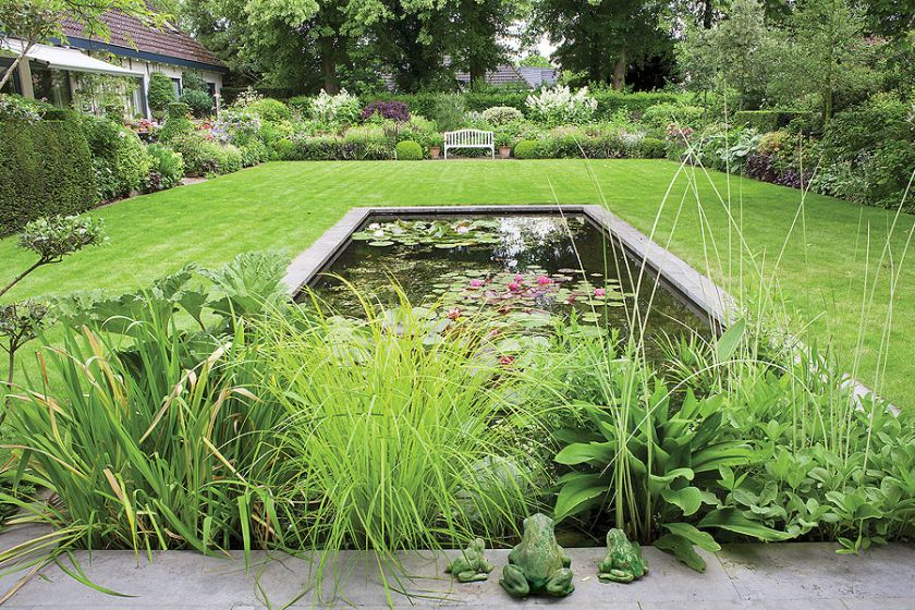 Praca w ogrodzie jest wspaniała zarówno dla ciała, jak i duszy. Zwłaszcza w tak pięknym i wielkim ogrodzie.