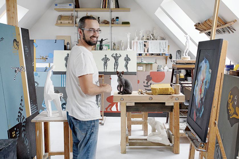 Pracownia pana domu na piętrze. Spokój i kontrasty: mieszkanie z pomysłem