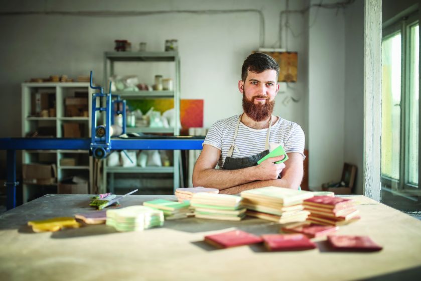 ceramik Aleksander Gavlas w pracowni