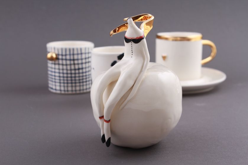 Anioł na jabłku i filiżanka ze spodkiem in love, Karolina Szeląg, Porcelanowa, porcelanowa.com