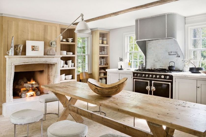 W tej kuchni miksuje się styl pałacowy z typową, wiejską chatą.