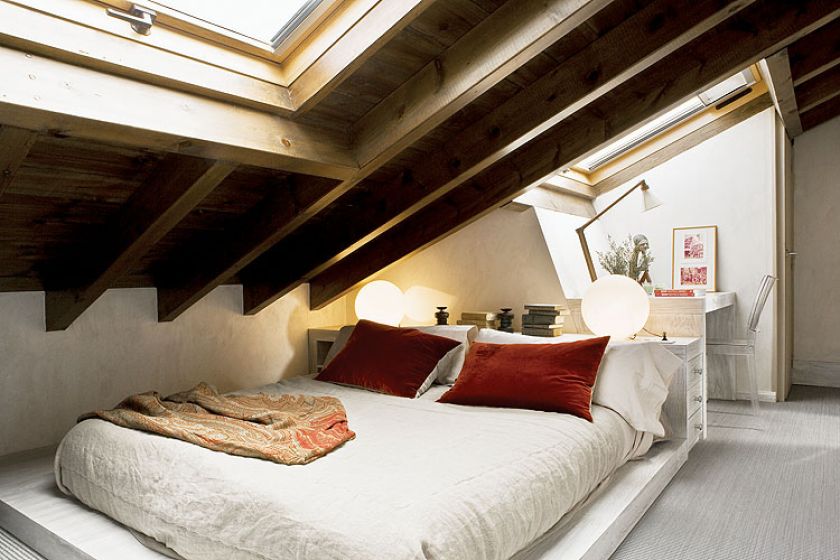 Prosto, skromnie i niewyzywająco. Dom na wzgórzach Katalonii