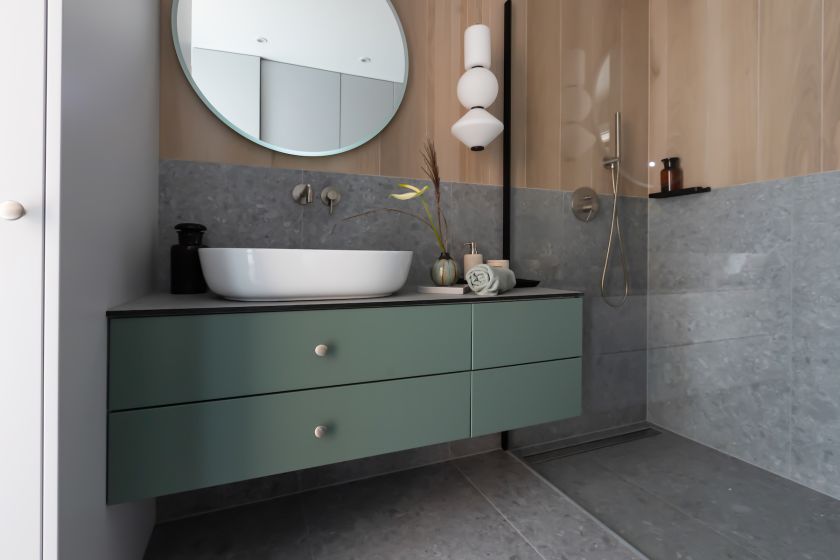 przytulna łazienka z prysznicem