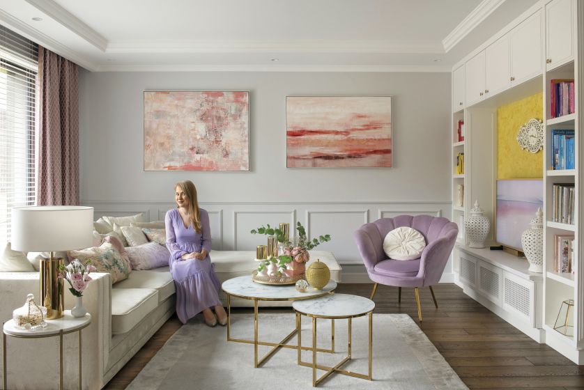 salon w złocie i pudrowym różu