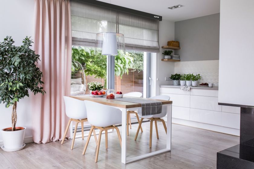 rolety i zasłony w kuchni