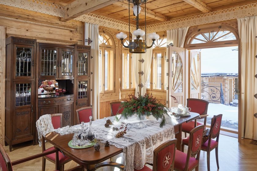 wystrój jadalni w stylu góralskim