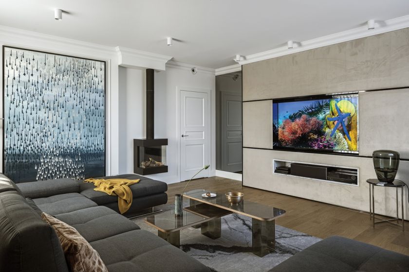 telewizor na ścianie