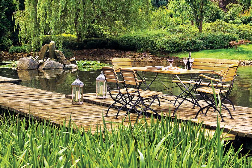 Spory zestaw ze stołem, ławką, fotelami i krzesłami po sezonie złożymy i bez problemu schowamy, Rondo