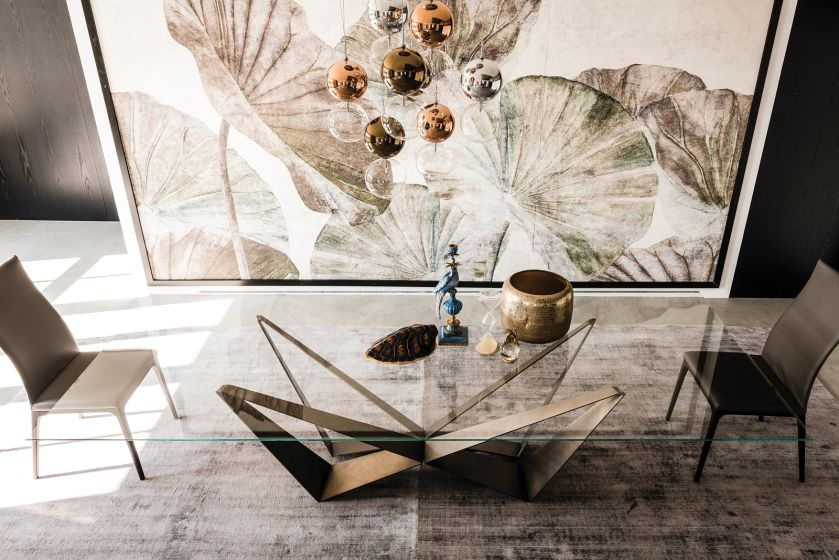 Stół Skorpion na efektownych krzyżakach z brązowionego, szczotkowanego metalu, cattelanitalia.com