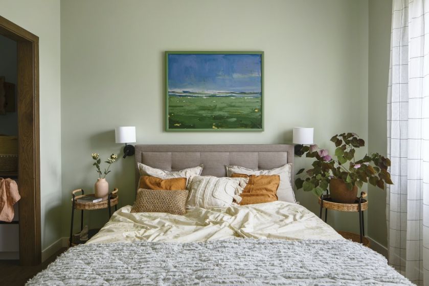 zielona sypialnia w stylu farmhouse