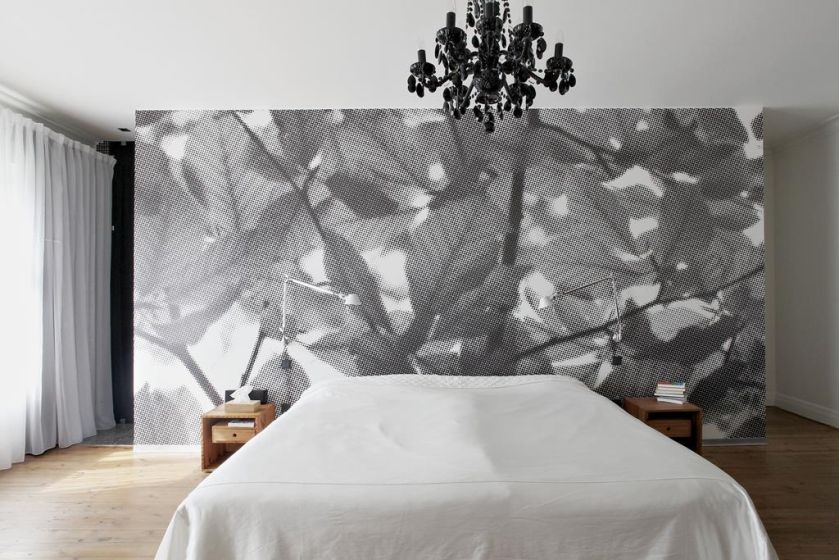 Fot. Leo Zappert. Szara sypialnia - inspiracje, dodatki, aranżacje