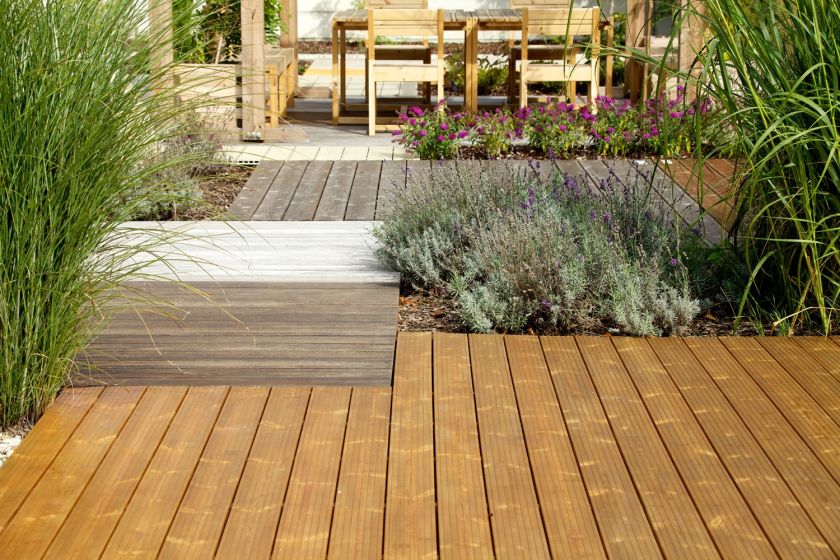 Budujemy taras na wiosnę – na co zwrócić uwagę?