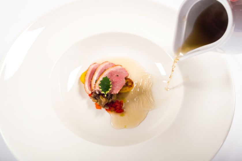 Podczas kolacji One w Hotelu SPA Dr Irena Eris Wzgórza dylewskie serwowano wykwintne dania przygotowane