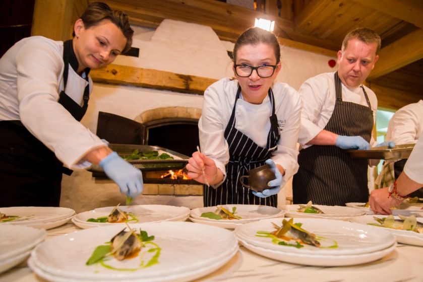 Podczas kolacji One w Hotelu SPA Dr Irena Eris Wzgórza dylewskie serwowano wykwintne dania przygotowane