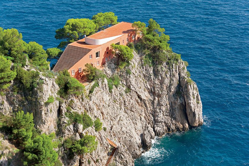 Tylko wizjoner architektury albo genialny amator mógł wpaść na pomysł takiego domu.