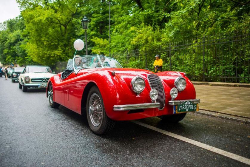 Varsopolis to święto dla entuzjastów historycznej motoryzacji i wyrafinowanego stylu. To połączenie najpiękniejszych