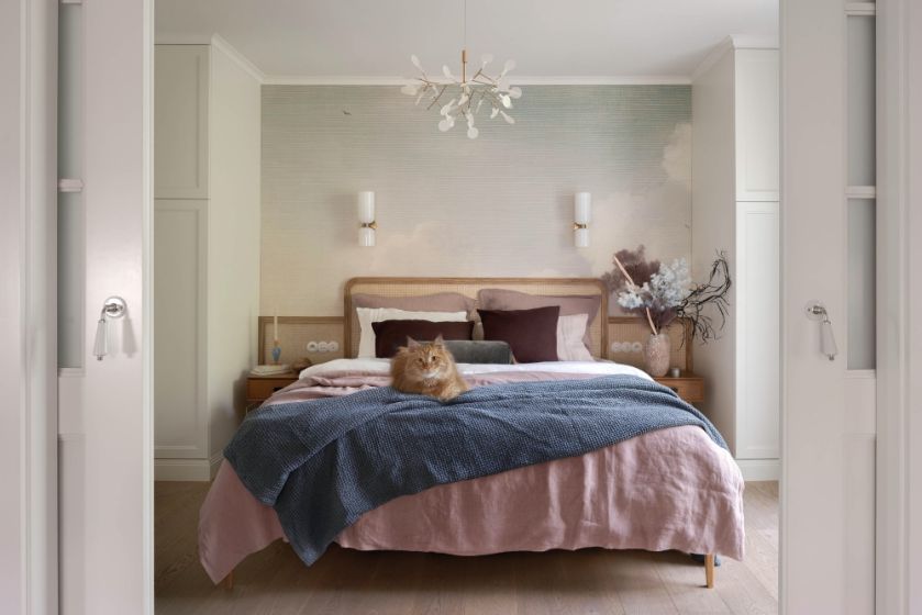 przytulna sypialnia w domu jednorodzinnym