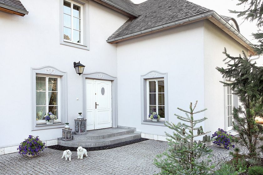 Wejście do domu. Romantyczna willa w Krakowie