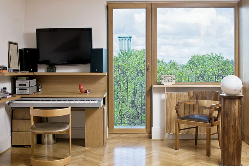 Widok jest tu wyjątkowy: na ogromny, stary park, barokowe kopuły kościołów, szklane szpice biurowców.