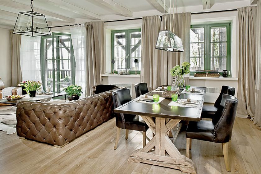 Właścicielka nie chciała wnętrza kobieco-francuskiego bo w domu mieszkaja również czterej mężczyźni. To dlatego wybrała