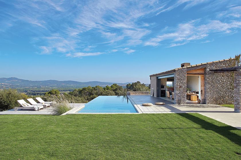 Wygląda jak laserowo wycięty kawałek nieba.