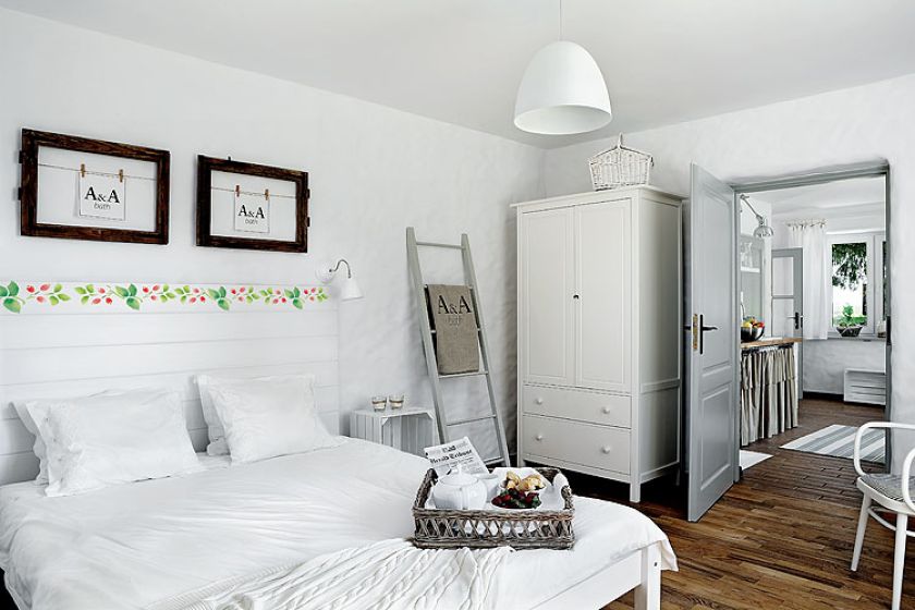 Wzór z gałązkami głogu w sypialni. Gałązka głogu - szablon do malowania