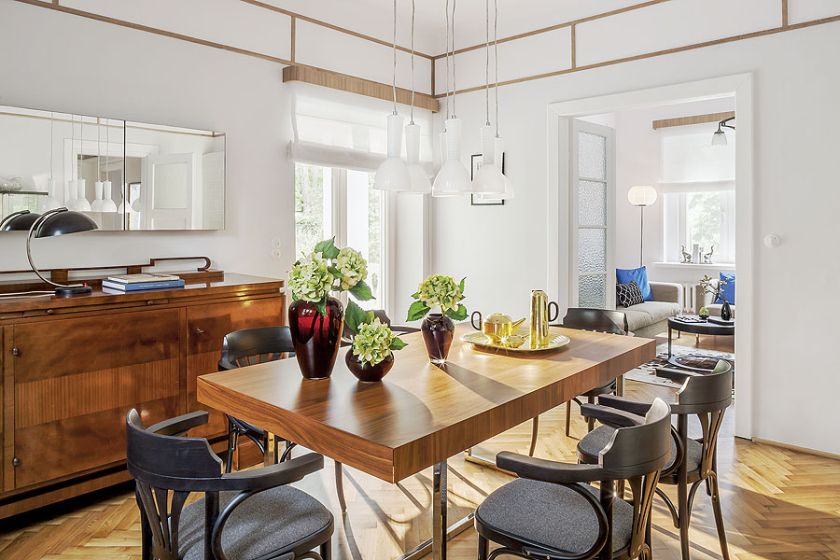 Jadalnia urządzona meblami Art deco.