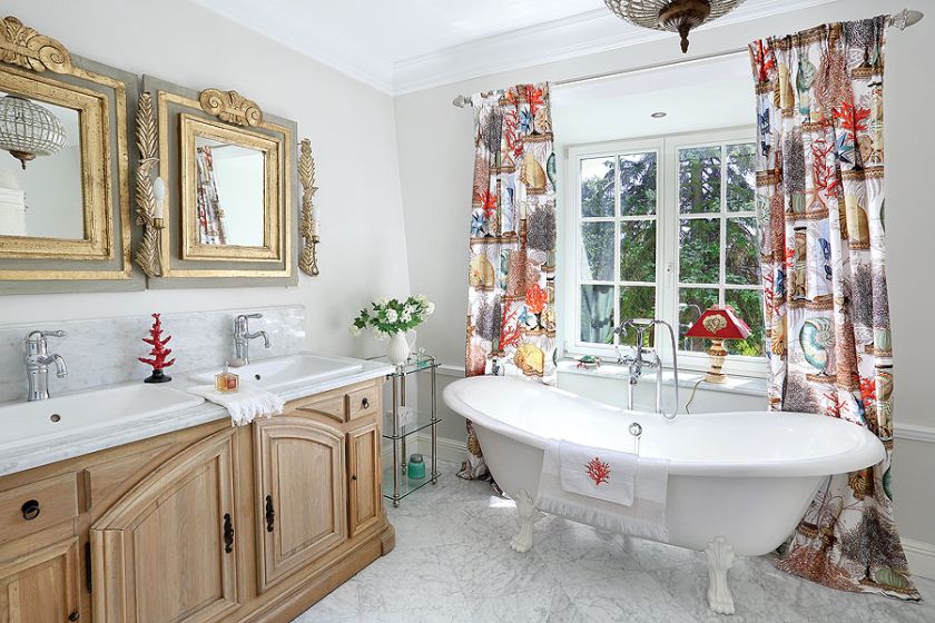 Zasłony w muszle od Manuela Canovasa.