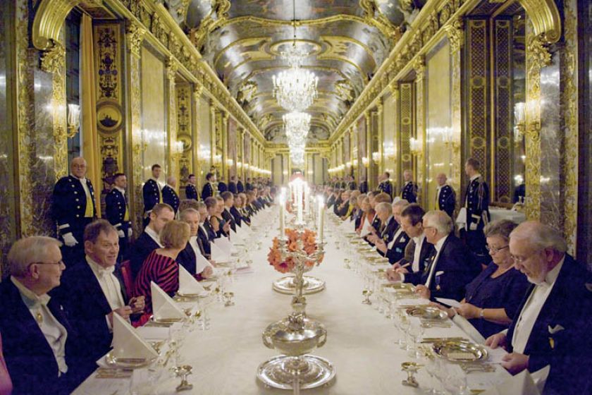 Zastawę zaprojektował bardzo popularny w Szwecji Gunnar Cyren. I szkła, i sztućce nazwano krótko – NOBEL.