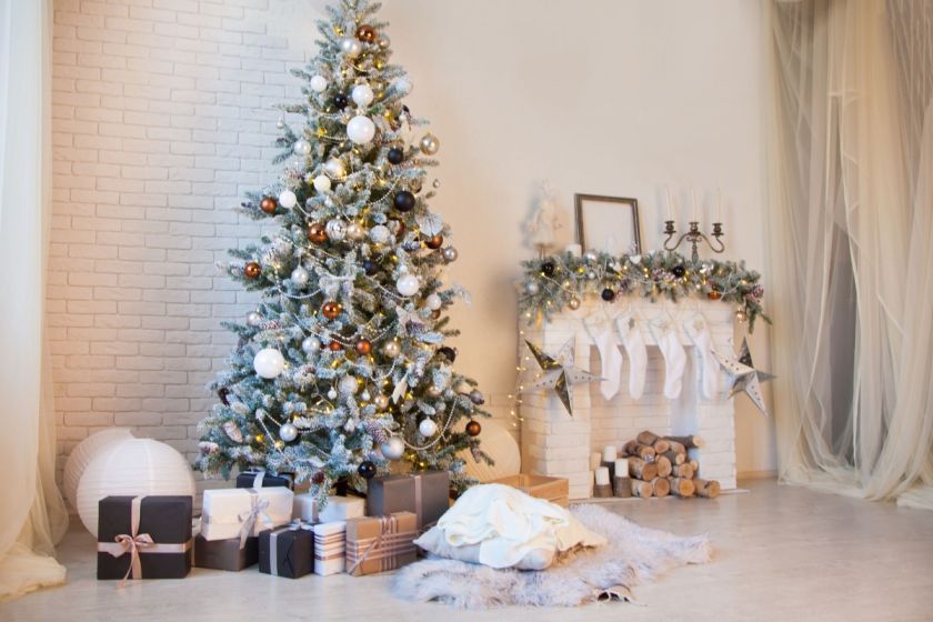 Złota choinka – galeria inspirujących aranżacji