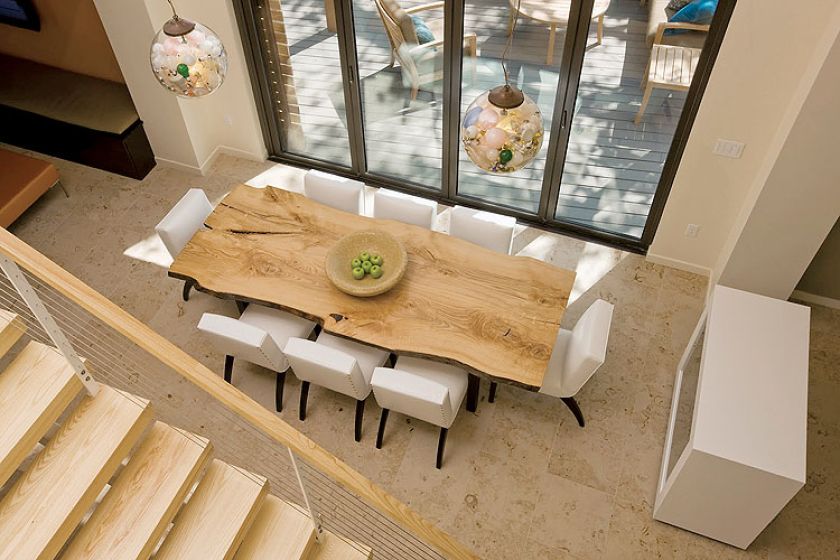 Zrobiony ręcznie z kawałków dębu, klonu, akacji, czereśni, orzecha, sekwoi czy cedru. Na zamówienie, koszt