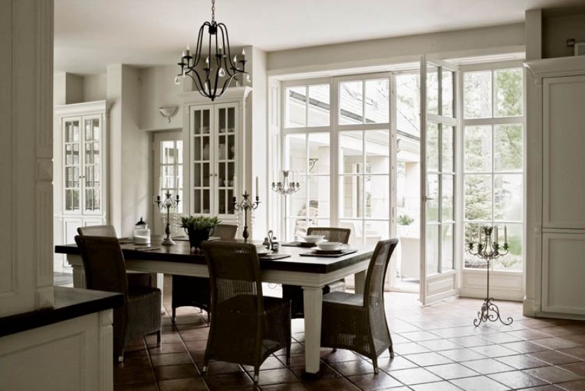 Bretońska architektura przeniesiona do Puszczy Kampinoskiej.