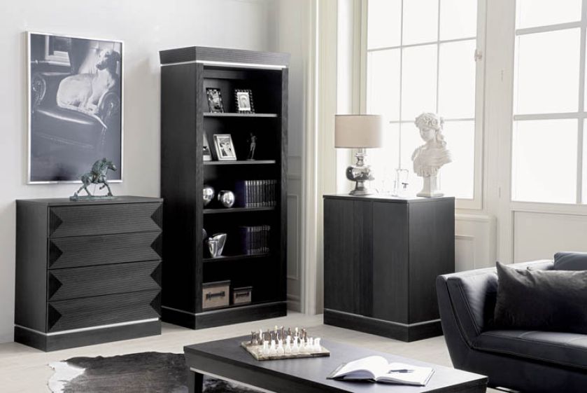 Classic może mieć też szklane półki i drzwiczki. Cena - od 1149 zł. MEBLE VOX