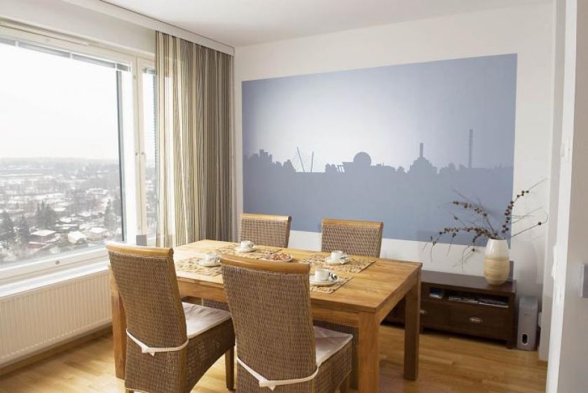 Farba perłowa Taika (44 zł za 0,225 litra) i półprzezroczysty perłowy laserunek (88 zł). TIKKURILA