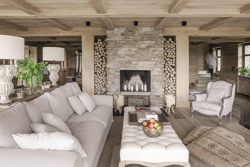 Francuska stylowa sofa w salonie