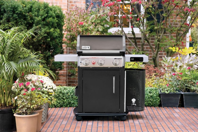 grill gazowy w kuchni ogrodowej