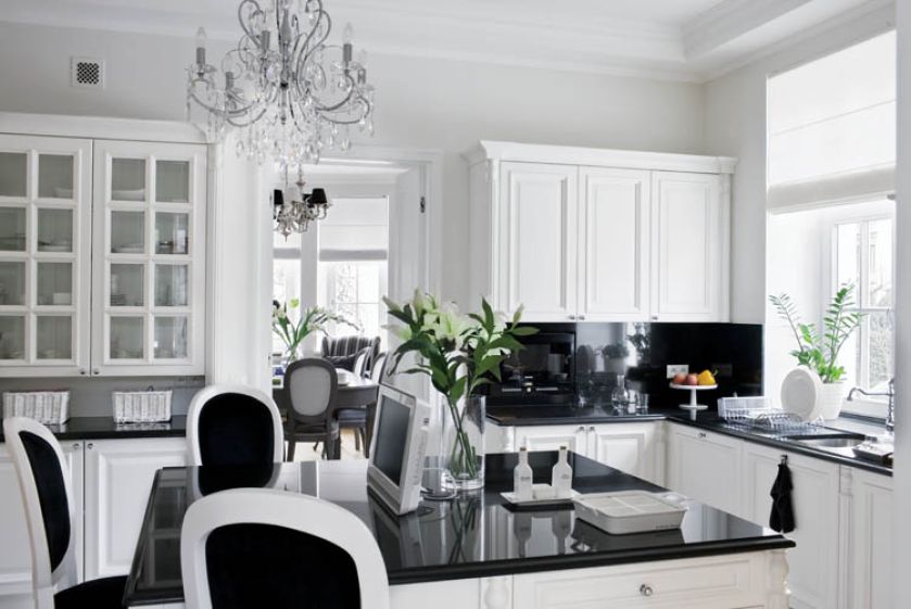 Maja sama zaprojektowała kuchenne kredensy.